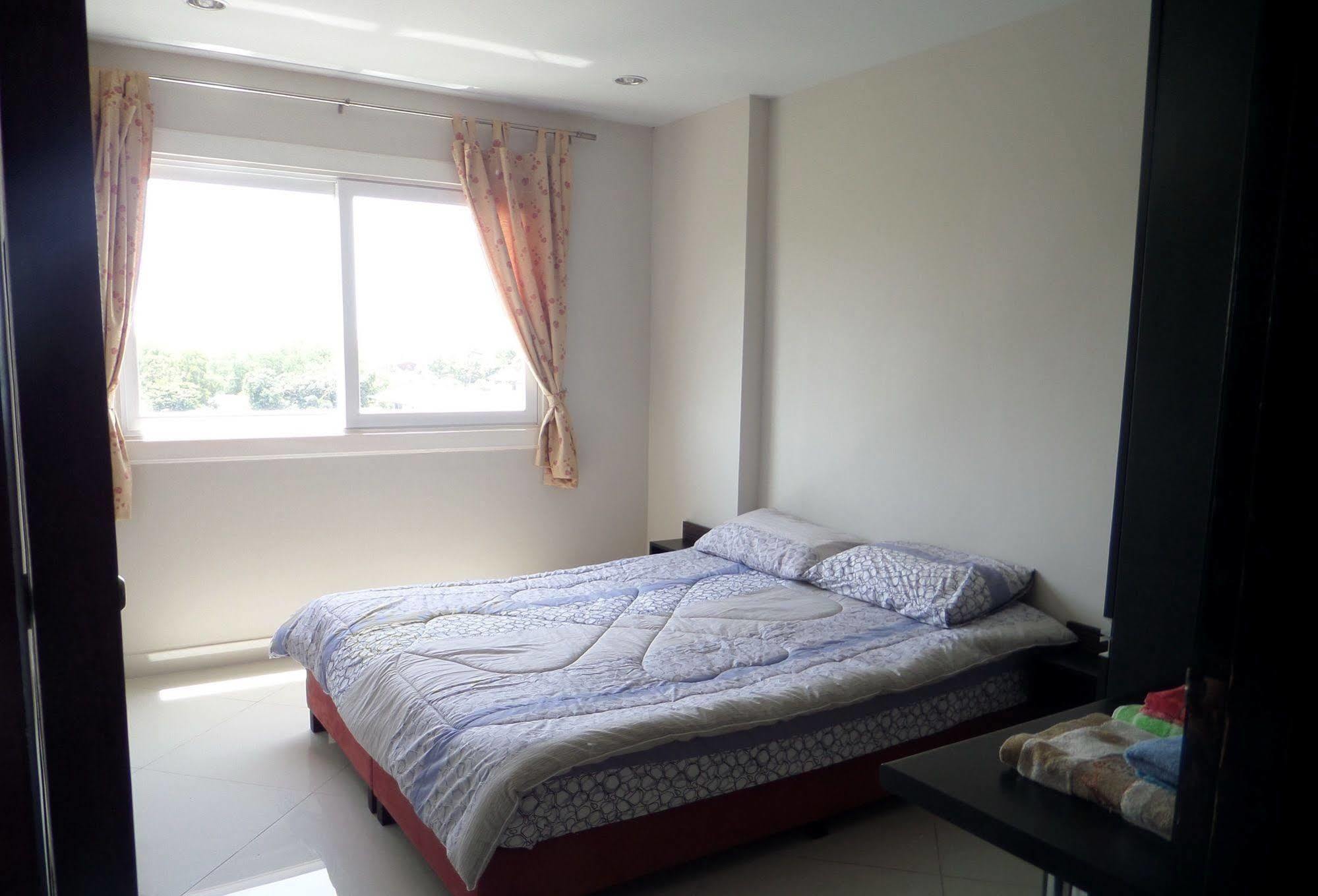 Park Lane Resort By West Joint Venture Pantai Jomtien Luaran gambar