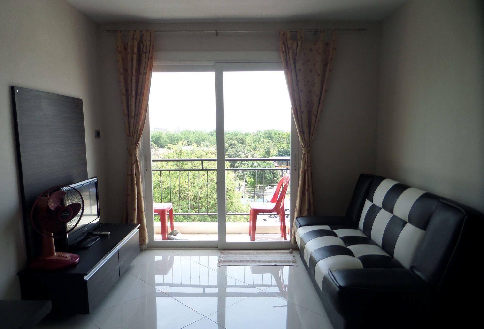 Park Lane Resort By West Joint Venture Pantai Jomtien Luaran gambar