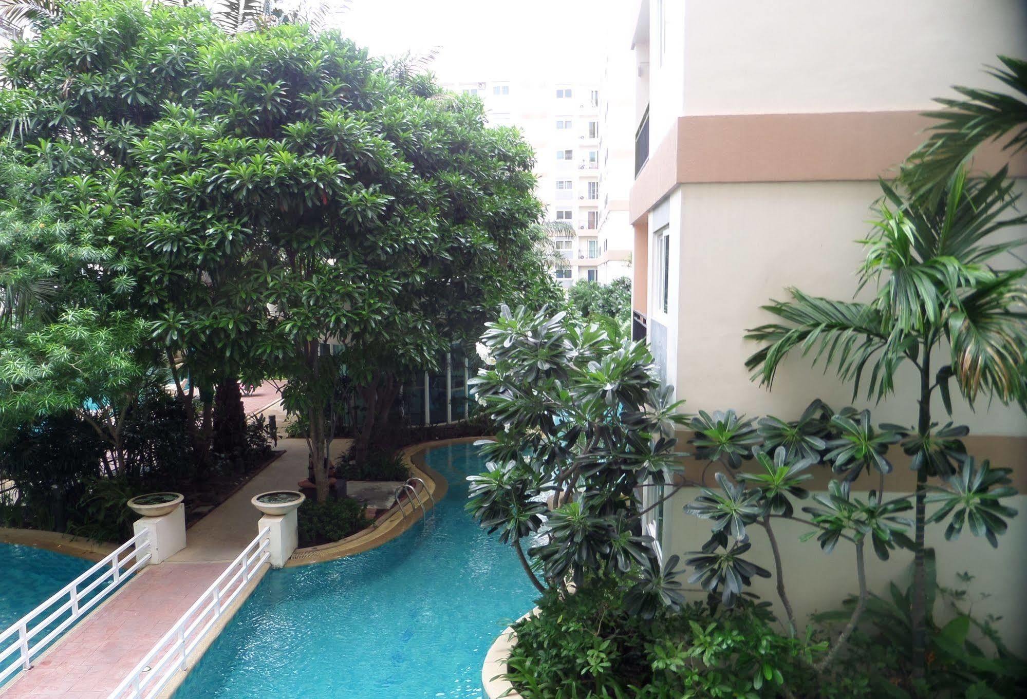Park Lane Resort By West Joint Venture Pantai Jomtien Luaran gambar