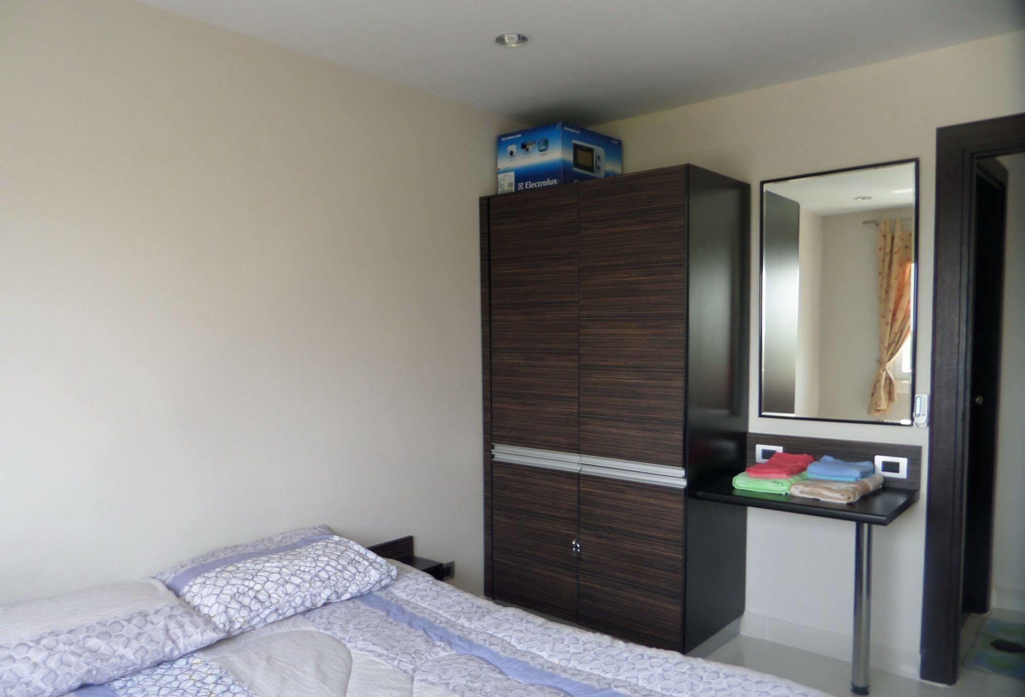 Park Lane Resort By West Joint Venture Pantai Jomtien Luaran gambar